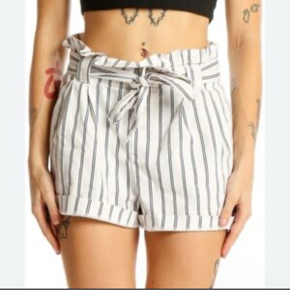 Zara Shorts Womens Size Small White Black High Waist Striped Paper Bag Belt
